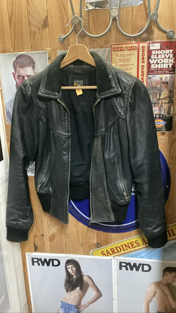 Veste en cuir noir Yes or No