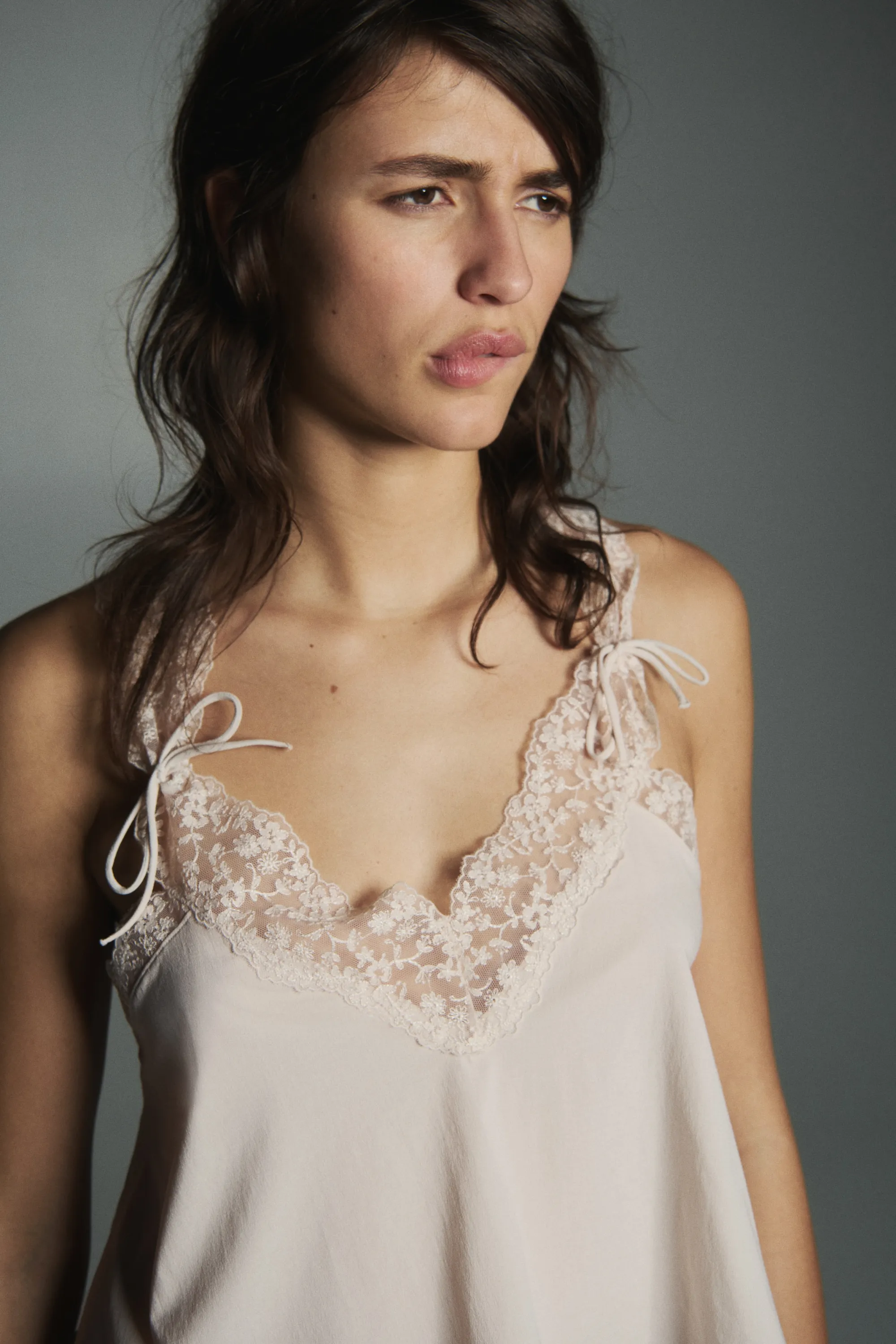 Top avec bretelles brodées - Beige clair