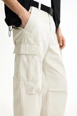 Pantalon cargo Relaxed Fit - Crème — photo 2