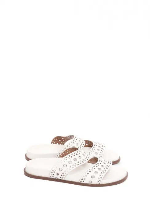 Sandales mules plates en cuir blanc à oeillets argent Prix boutique 990€ Taille 40
