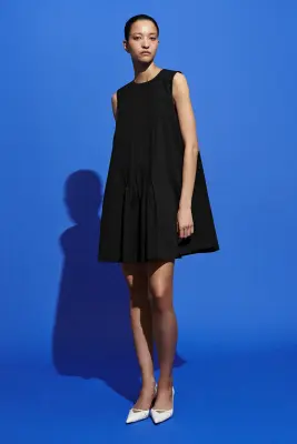 ROBE COURTE À PLIS NERVURÉS SUPERPOSÉS - BLEU MARINE — photo 4