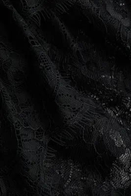 Top à bords ruchés en dentelle - Noir — photo 5