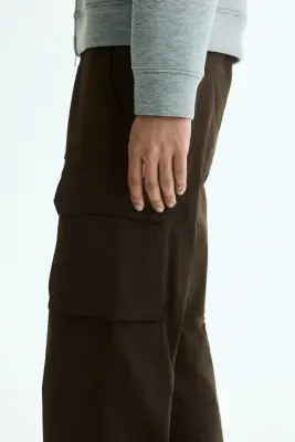 Pantalon cargo Regular Fit - Vert kaki foncé — photo 3