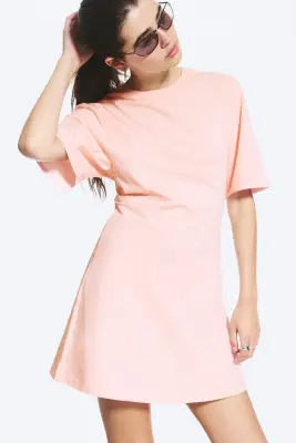 Mini-robe T-shirt cintrée et évasée - Rose poudré clair — photo 1