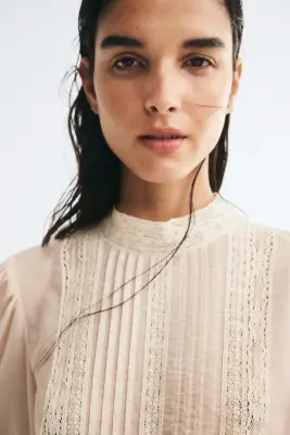 Blouse brodée avec dentelle - Rose poudré — photo 2