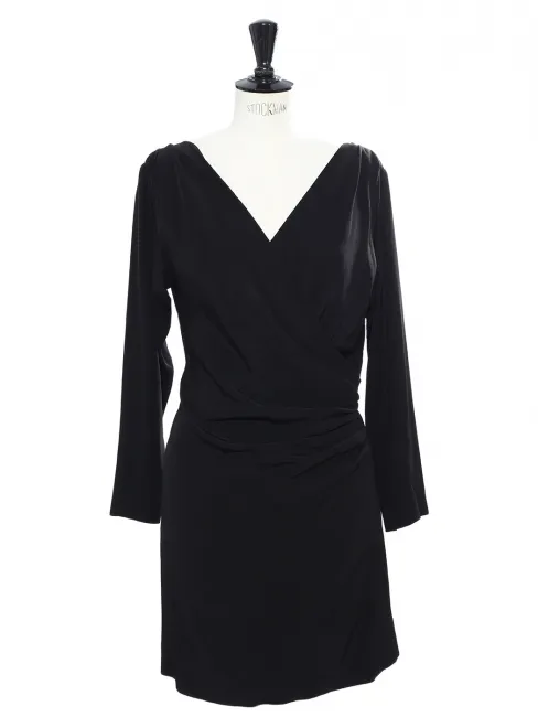 Mini robe de cocktail décolleté plongeant en crêpe noir Px boutique 1100€ Taille 40