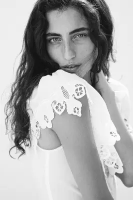 Blouse volantée avec broderie anglaise - Blanc — photo 3