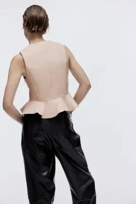 Gilet sans manches avec encolure en V et basque - Beige clair — photo 4