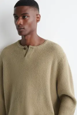 PULL HENLEY EN LAINE MÉLANGÉE BOUCLÉE - SABLE — photo 2