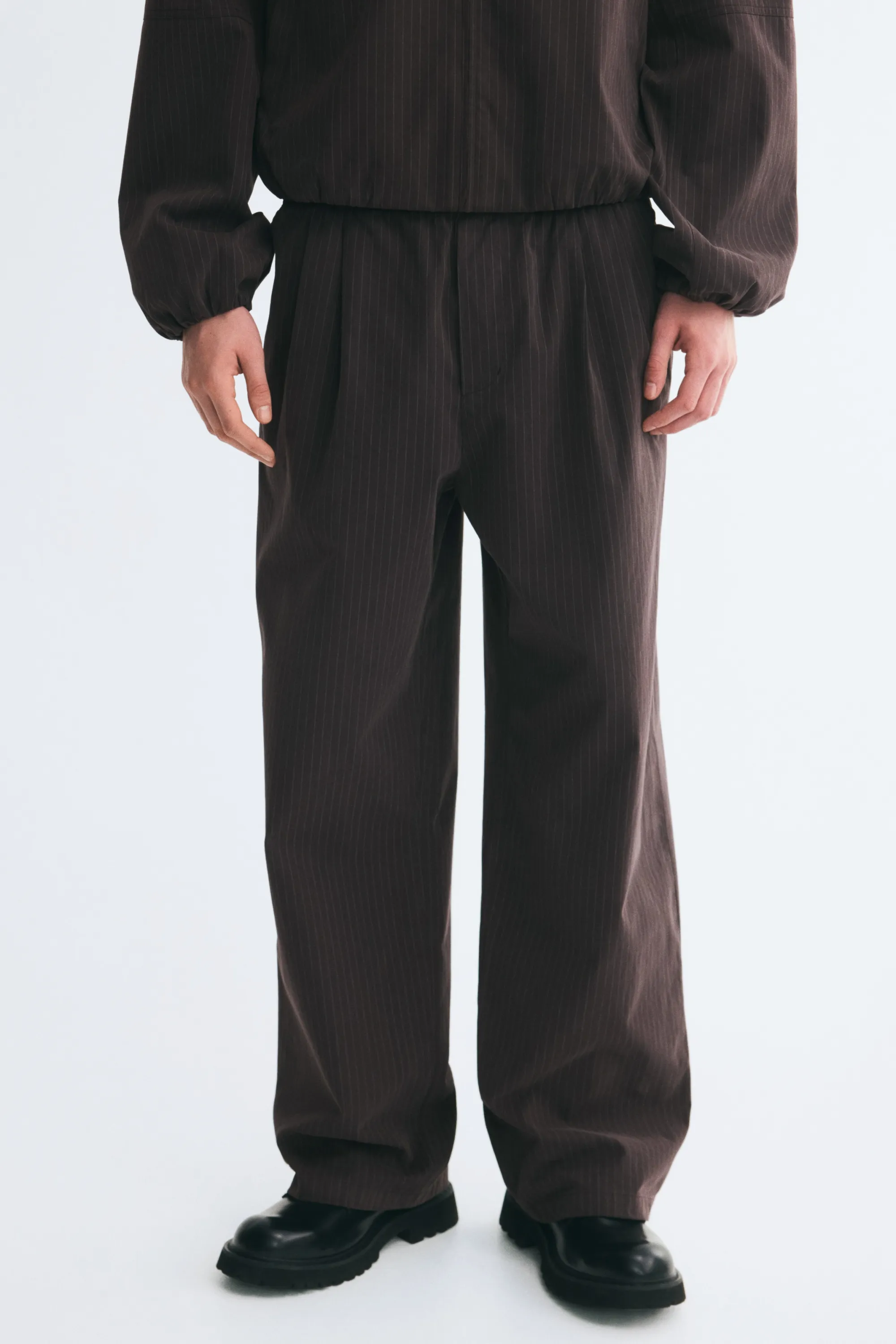 Pantalon plissé Loose Fit - Marron foncé
