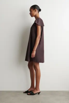 ROBE COURTE EN COTON À MANCHES ÉVASÉES - BRUN FONCÉ — photo 1