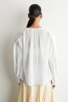 CHEMISE COL EN V FRONCÉE EN COTON LÉGER - BLANC — photo 4