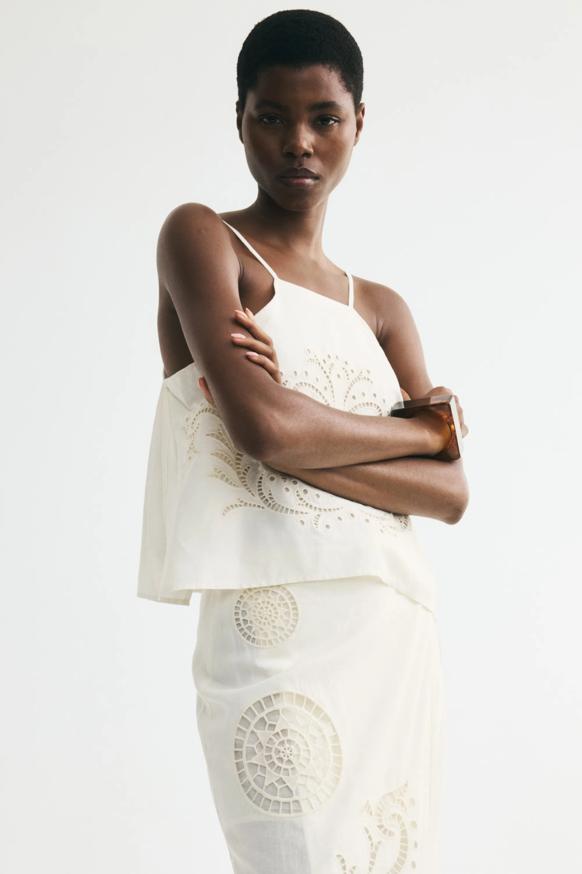 Top en lin mélangé avec broderie anglaise - Crème