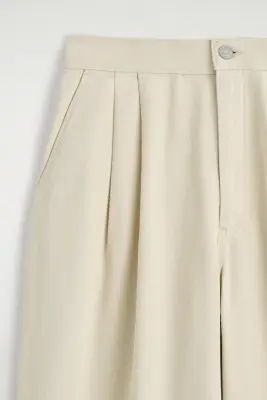 PANTALON LARGE À PLIS EN DENIM - CRÈME — photo 4