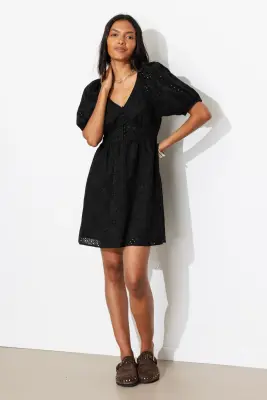 Robe courte broderie anglaise — photo 3