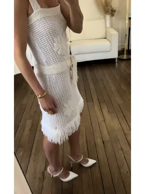 Robe courte à bretelles en dentelle crochet de coton blanc brodée de fleurs en soie Prix boutique 4000€ Taille 36 — photo 4