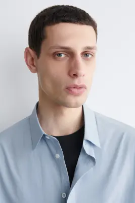 CHEMISE DÉCONTRACTÉE EN POPELINE DE COTON PIMA - BLEU — photo 3
