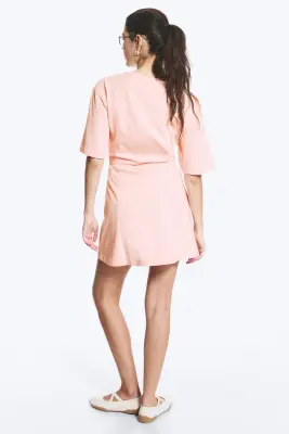 Mini-robe T-shirt cintrée et évasée - Rose poudré clair — photo 2