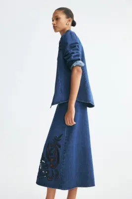 Jupe en denim avec broderie anglaise - Bleu denim/bleu marine — photo 2