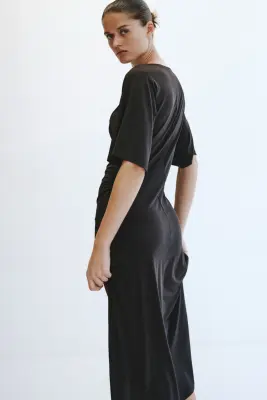 Robe T-shirt drapée - Marron foncé — photo 3