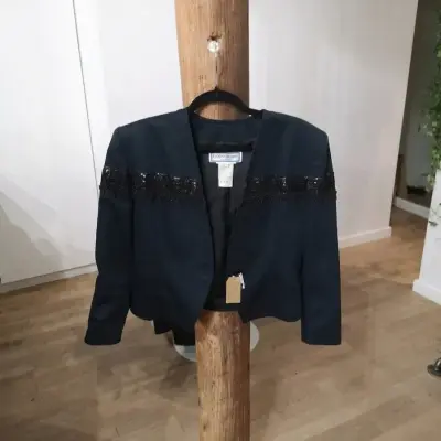 Veste noire Yves Saint Laurent avec sequins — photo 1