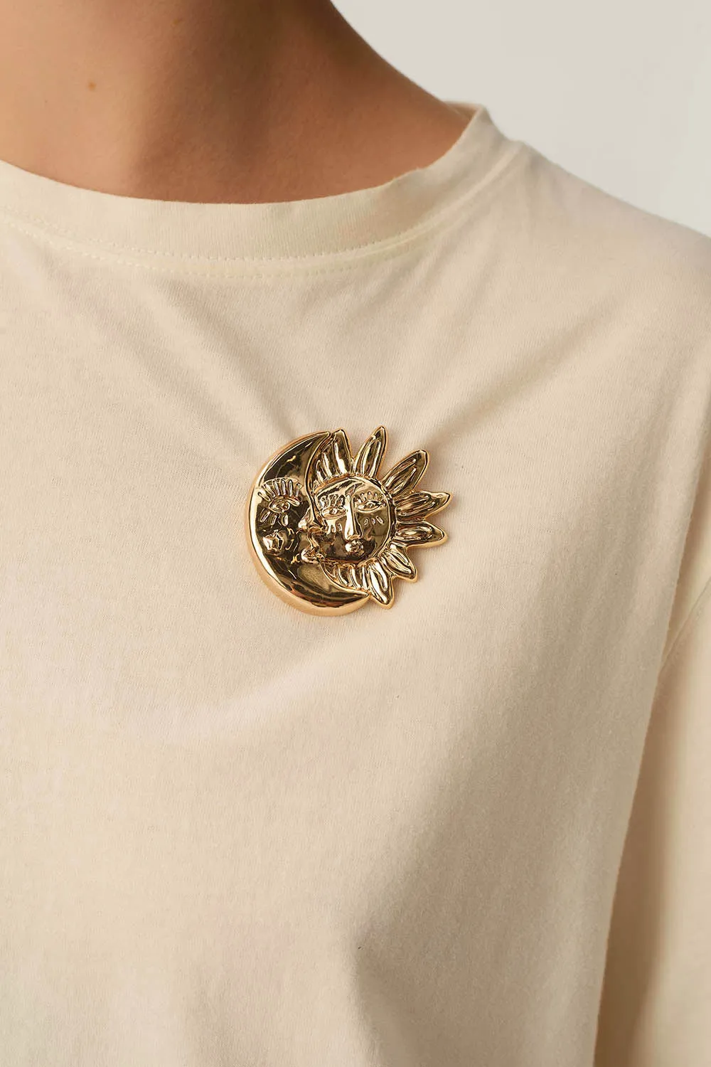 Broche Nine