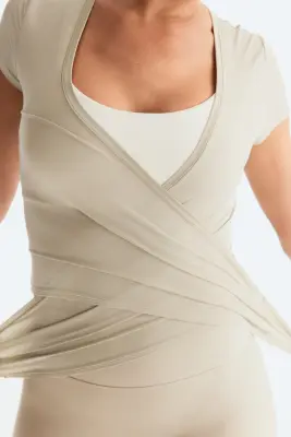 Top de sport cache-cœur en modal - Vert sauge — photo 2