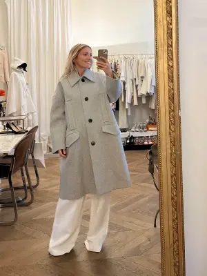 Manteau long oversized en cachemire et laine gris clair Prix boutique 3500€ — photo 2
