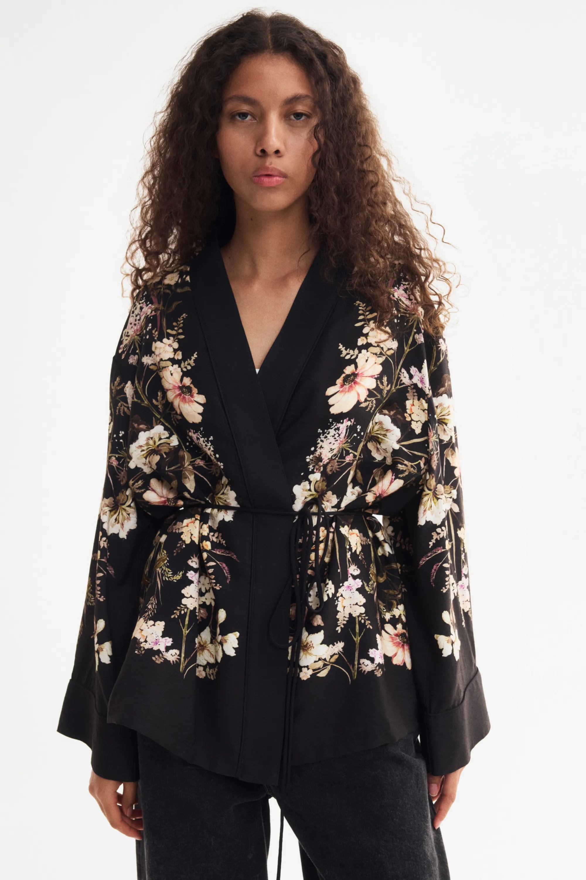 Veste en twill avec ceinture à nouer - Noir/fleuri