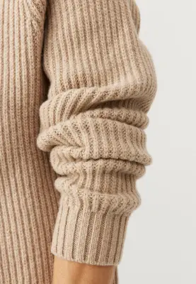 Le pull côtelé - Beige — photo 3