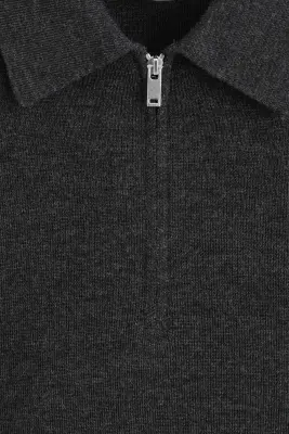 POLO ZIPPÉ EN LAINE MÉRINOS - CHARBON — photo 5