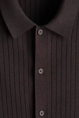 Chemise Regular Fit en maille côtelée - Marron foncé — photo 4