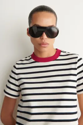T-SHIRT ÉLÉGANT - NOIR / BLANC / ROUGE / RAYÉ — photo 2
