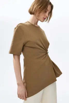 Top asymétrique avec détail drapé - Taupe — photo 4