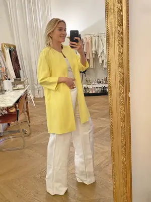 Veste mi-longue en crêpe jaune poussin Prix boutique 1400€ Taille 38 — photo 3