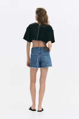 Short en denim avec bords à cru - Bleu denim clair — photo 4