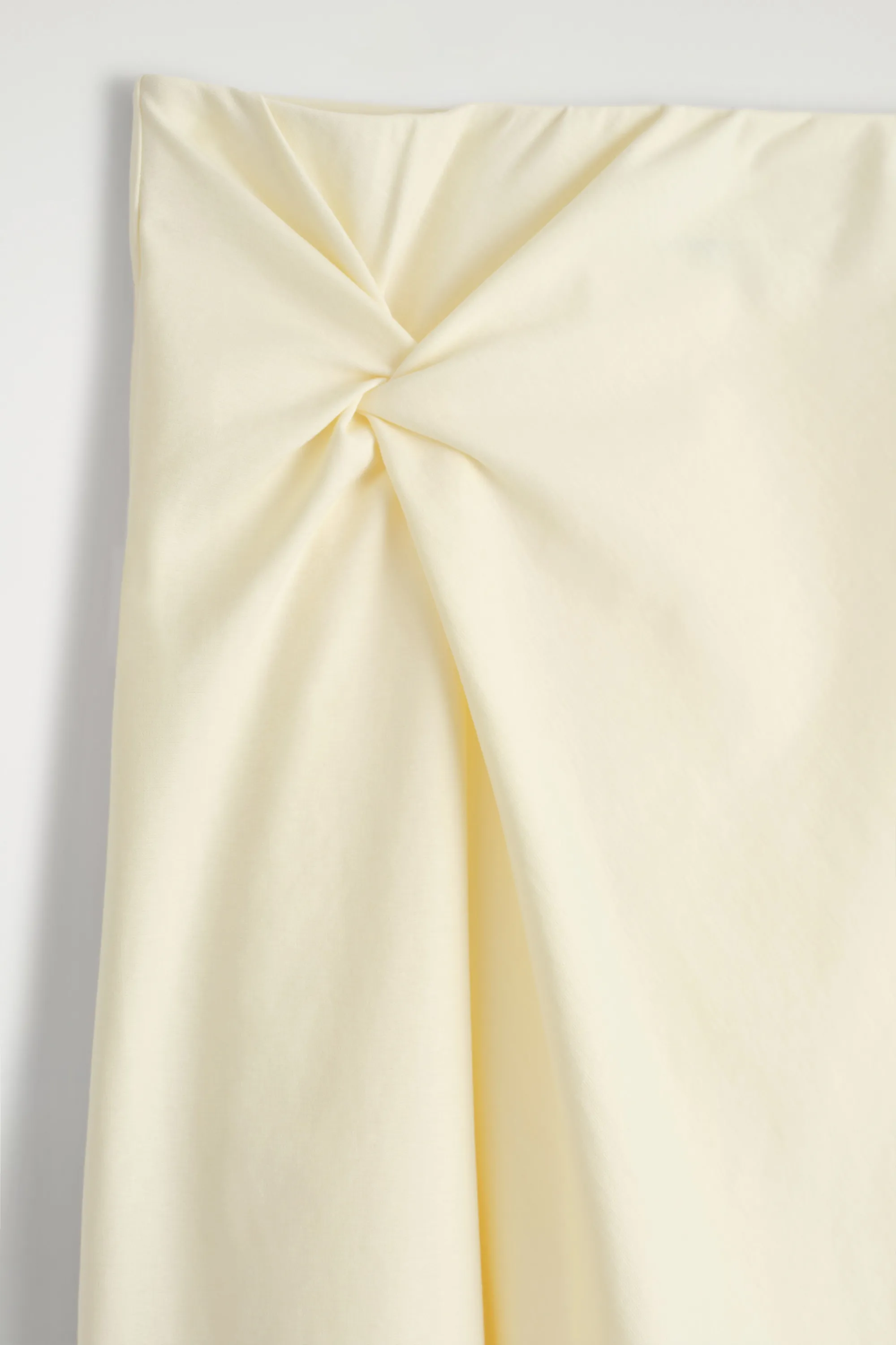 JUPE MIDI À DÉTAIL TORSADÉ - JAUNE BEURRE