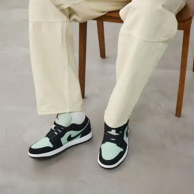 AIR JORDAN 1 LOW — photo 5