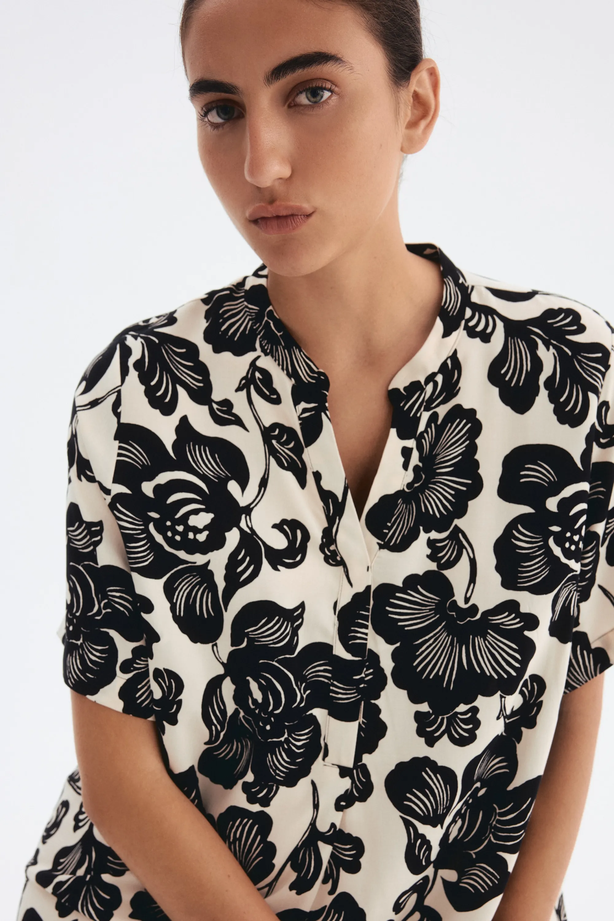 Robe tunique en viscose - Crème/noir/fleuri