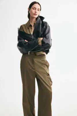 Pantalon cargo en satin - Vert kaki — photo 1