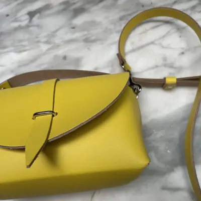 Petit Sac Bandoulière en Cuir Jaune — photo 3