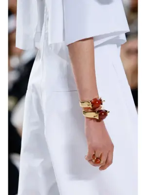 Bague ABBY en laiton doré et pierre ronde rouge Prix boutique 470€ Taille 50 — photo 2