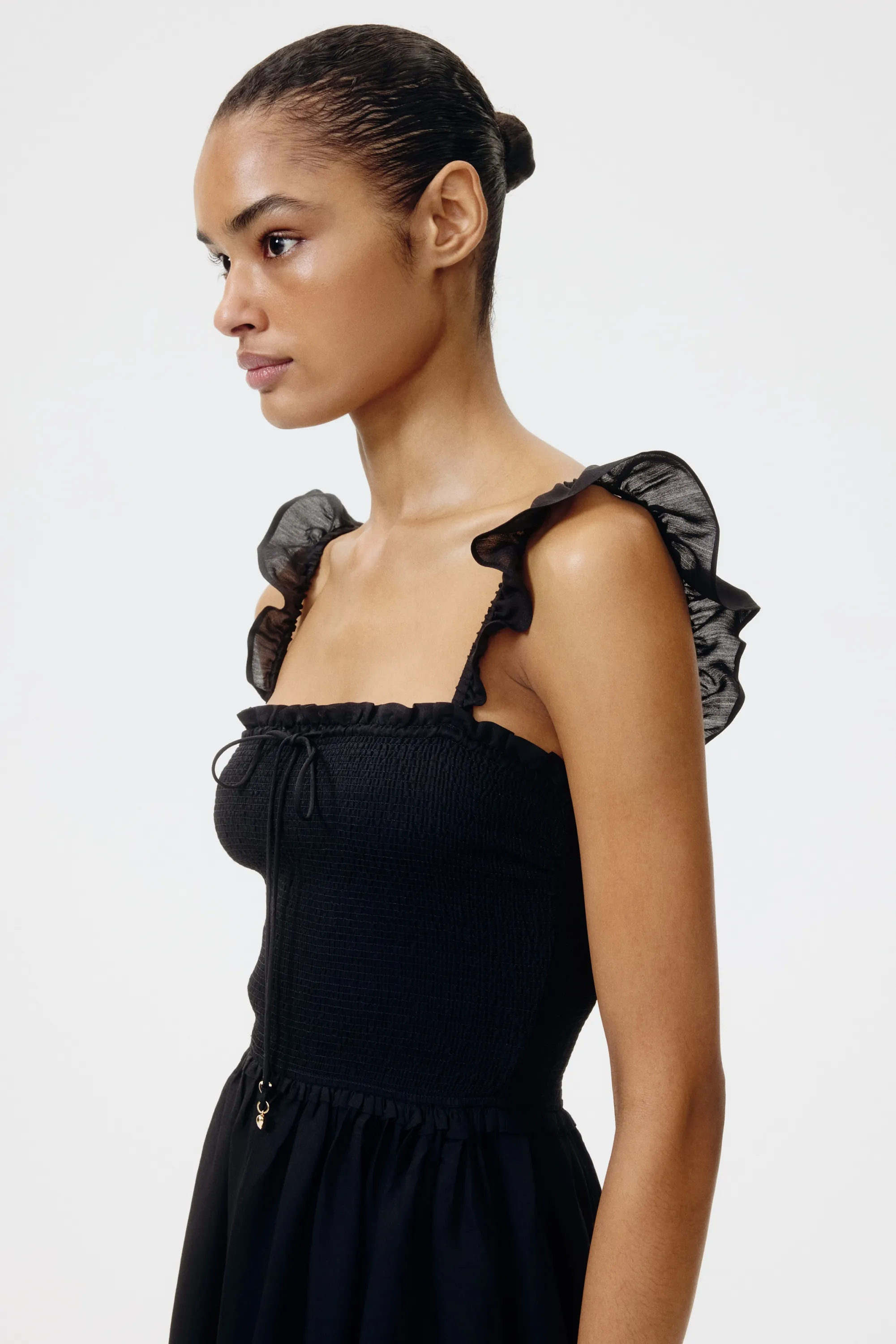 Robe volantée avec corsage smocké - Noir