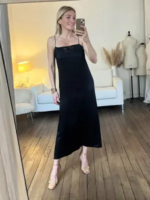 Robe longue slip dress à fines bretelles en soie noire Prix boutique 2200€ Taille XS — photo 2