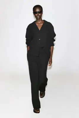 PANTALON LARGE EN JERSEY FROISSÉ - NOIR — photo 1