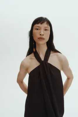 Robe dos nu avec détail torsadé - Marron foncé — photo 1