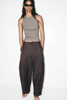 Pantalon cargo avec ceinture à nouer - Marron foncé — photo 1