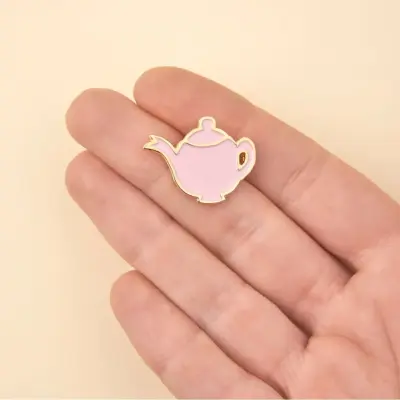 Pin's Théière Coucou Suzette — photo 1