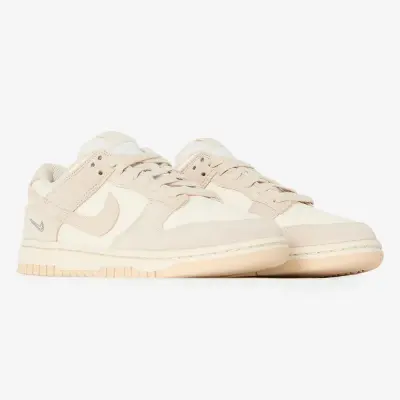 DUNK LOW SUEDE MINI SWOOSH — photo 2