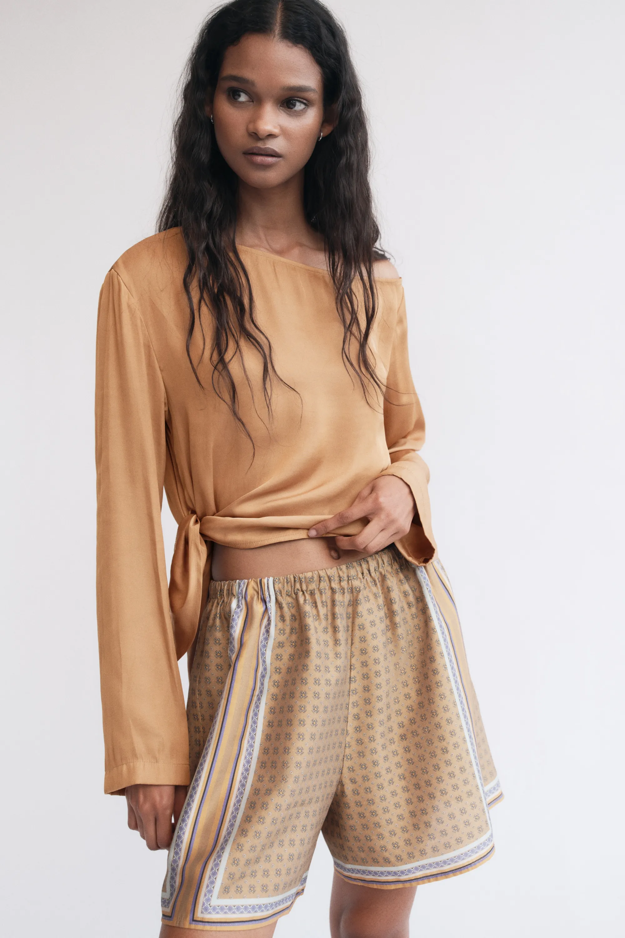 Top asymétrique avec liens à nouer - Beige foncé